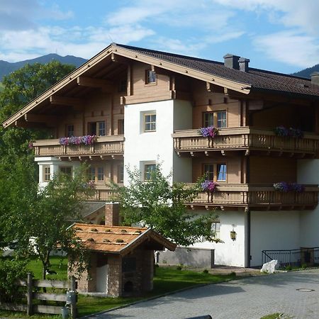Feriengut Hasenau Aparthotel Σάαλμπαχ-Χίντεργκλεμ Εξωτερικό φωτογραφία