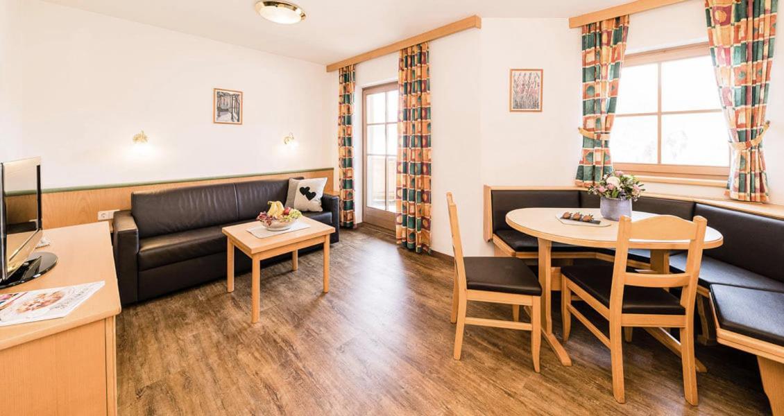 Feriengut Hasenau Aparthotel Σάαλμπαχ-Χίντεργκλεμ Εξωτερικό φωτογραφία